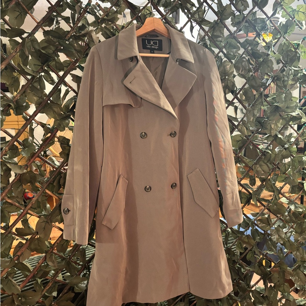 Utex Design Classic Beige Double-Breasted Trench Coat